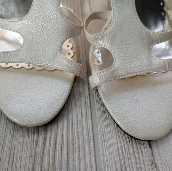 Womens Victoria Spenser White Strap Sandals Silver 3" Heel Size 9 1/2 - Picture 2 of 12